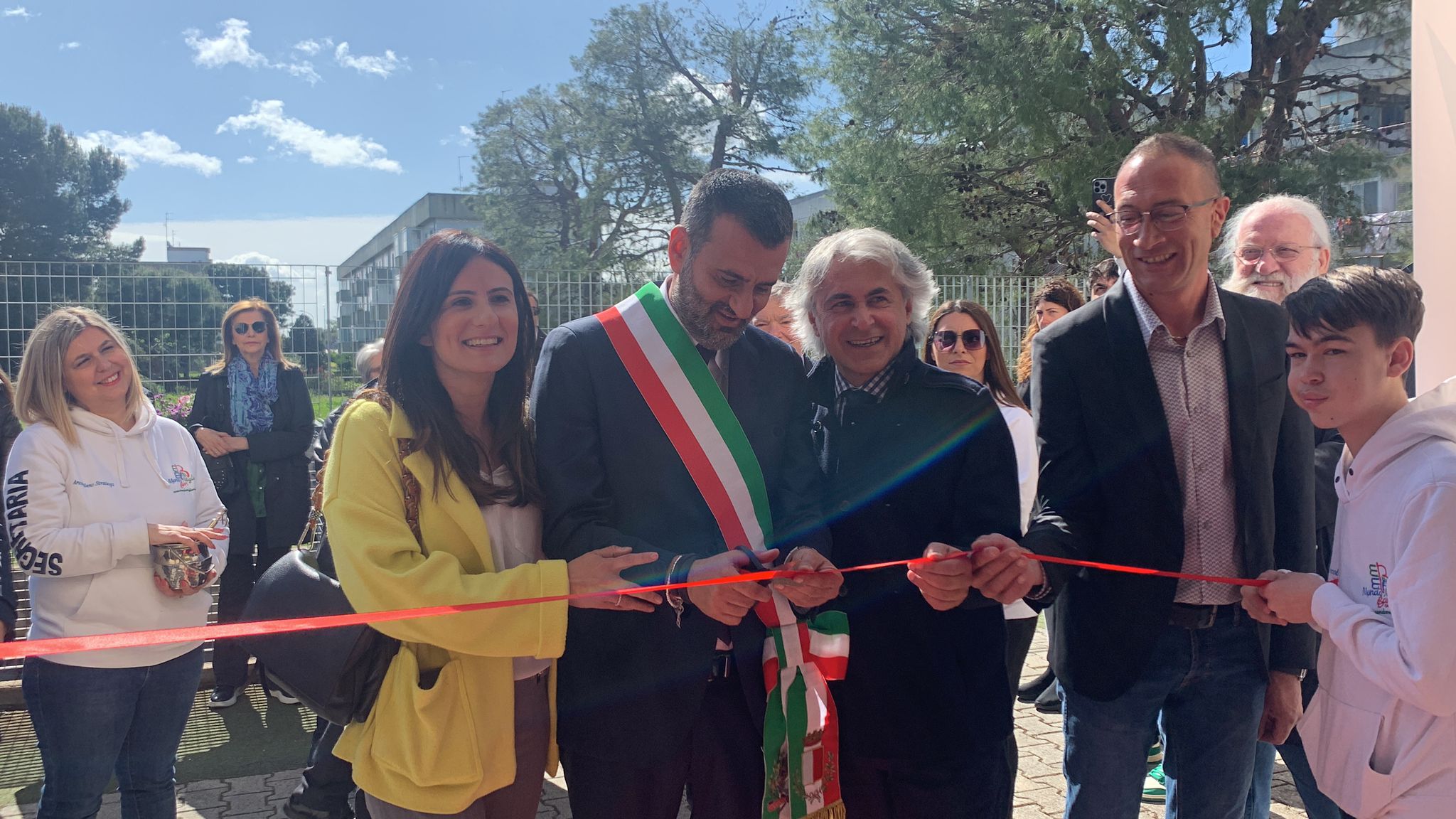 COLIBRÌ - LA RETE DELLE BIBLIOTECHE DI BARISTAMATTINA NELLA SCUOLA DUSE A  SAN GIROLAMO.L'INAUGURAZIONE DELLA BIBLIOTECA “MIMMA ROMANAZZI” - Radio  Laser